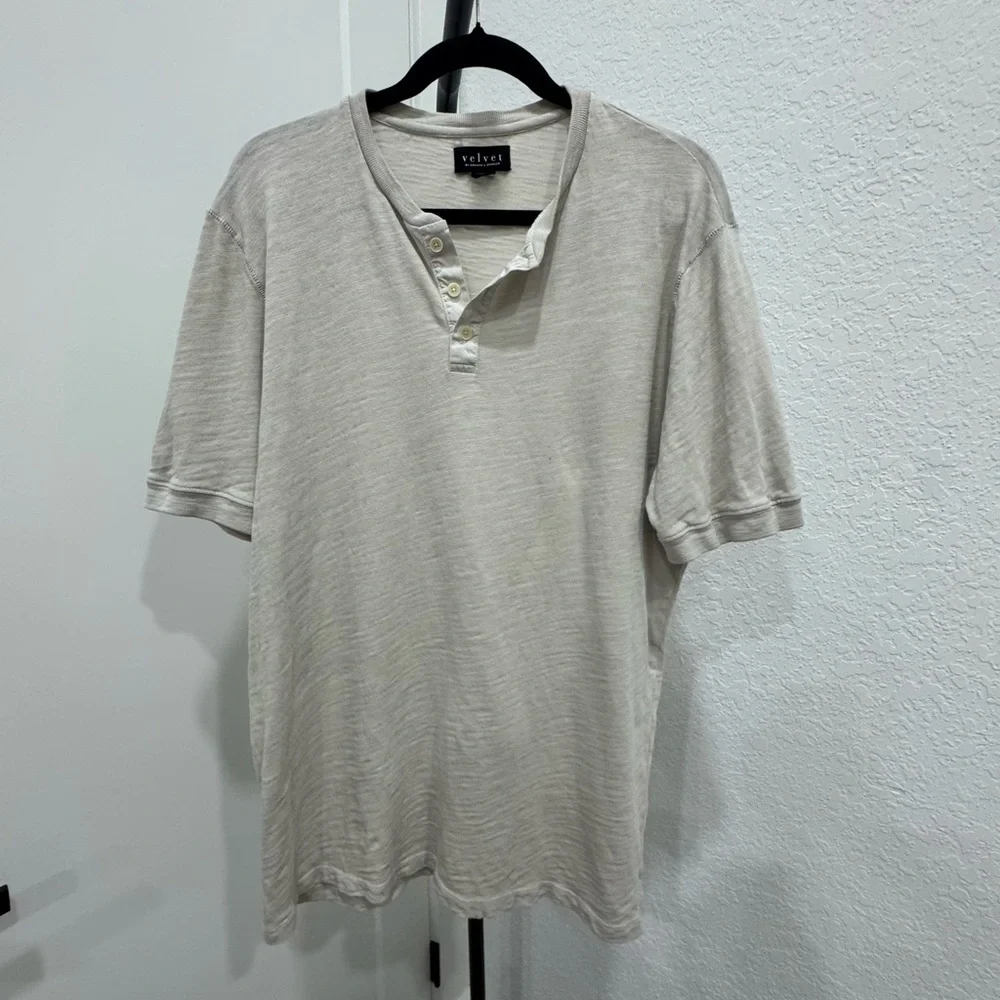 Velvet by Graham & Spencer Beige Henley Tee Shirt Mens XL Short Sleeve. - Picture 2 of 5